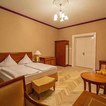 4 Bedrooms 130M2 Apartment At The Main City Square Prague Luaran gambar