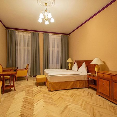 4 Bedrooms 130M2 Apartment At The Main City Square Prague Luaran gambar
