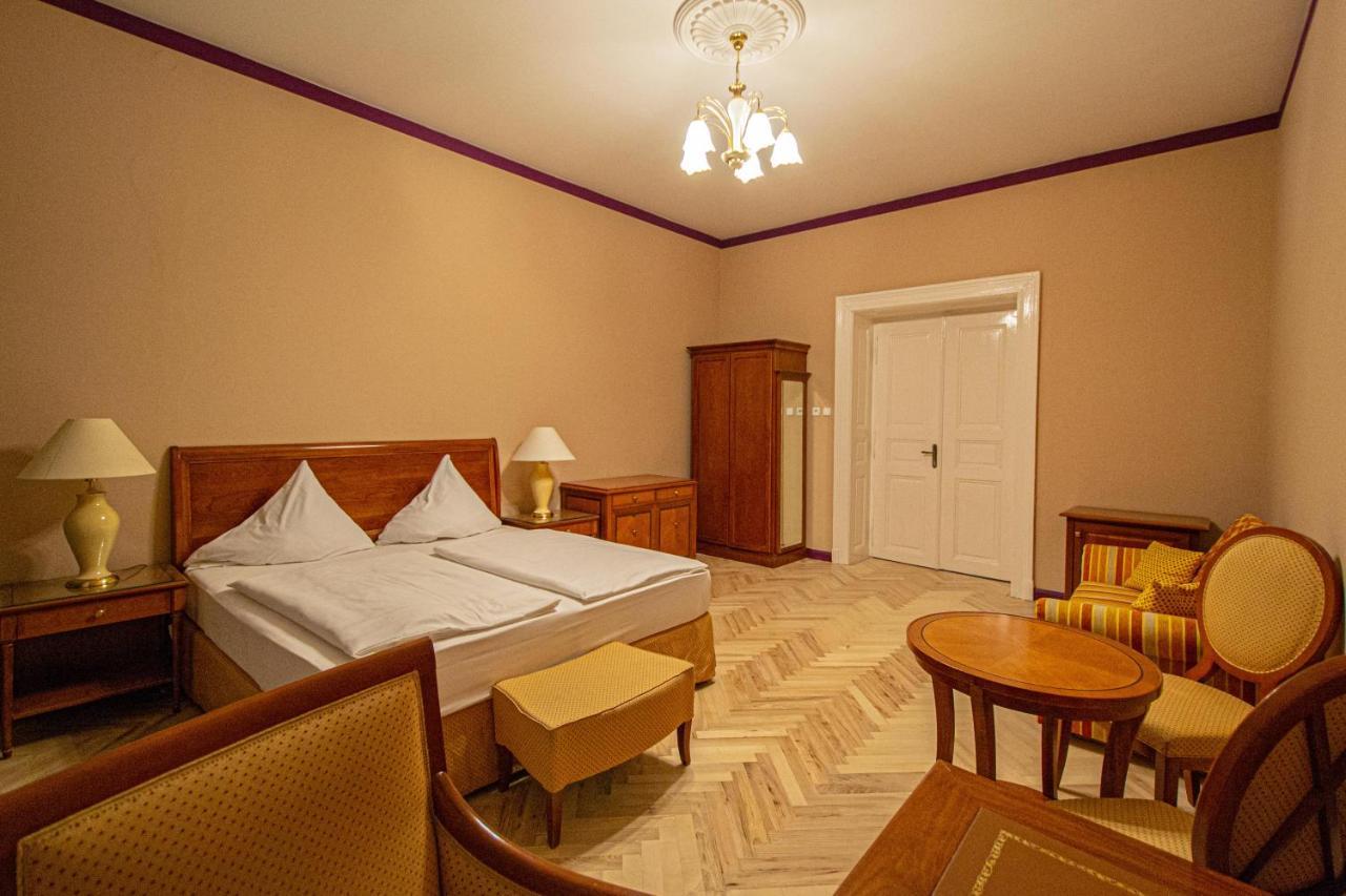 4 Bedrooms 130M2 Apartment At The Main City Square Prague Luaran gambar