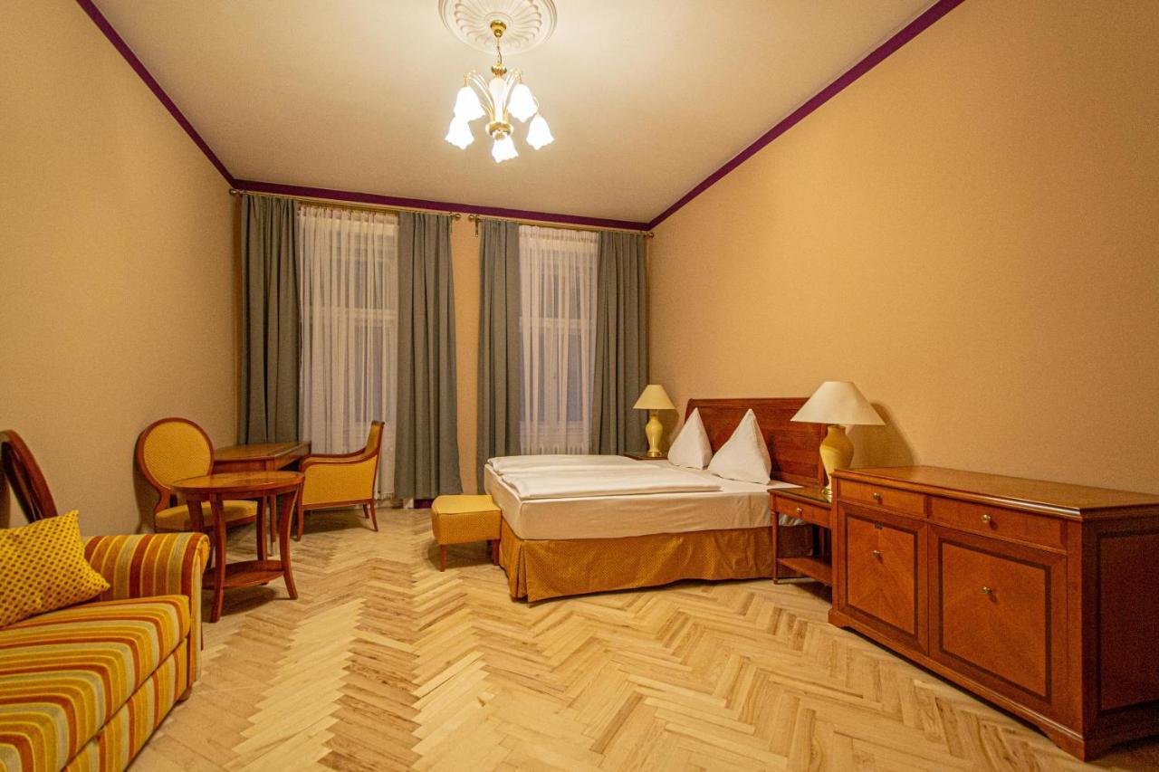 4 Bedrooms 130M2 Apartment At The Main City Square Prague Luaran gambar