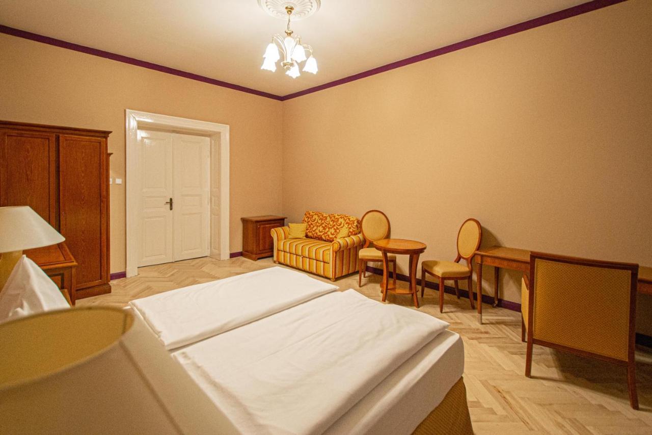 4 Bedrooms 130M2 Apartment At The Main City Square Prague Luaran gambar