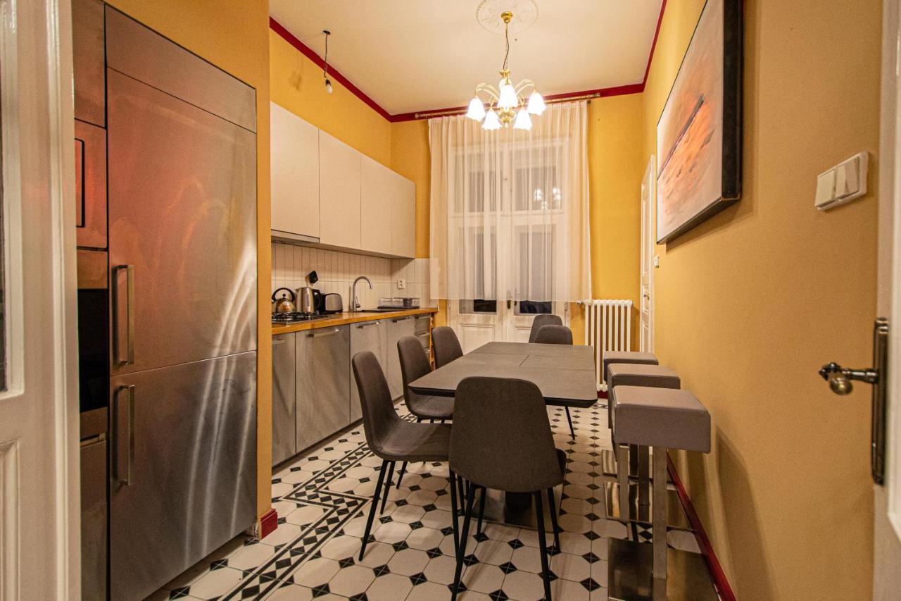 4 Bedrooms 130M2 Apartment At The Main City Square Prague Luaran gambar