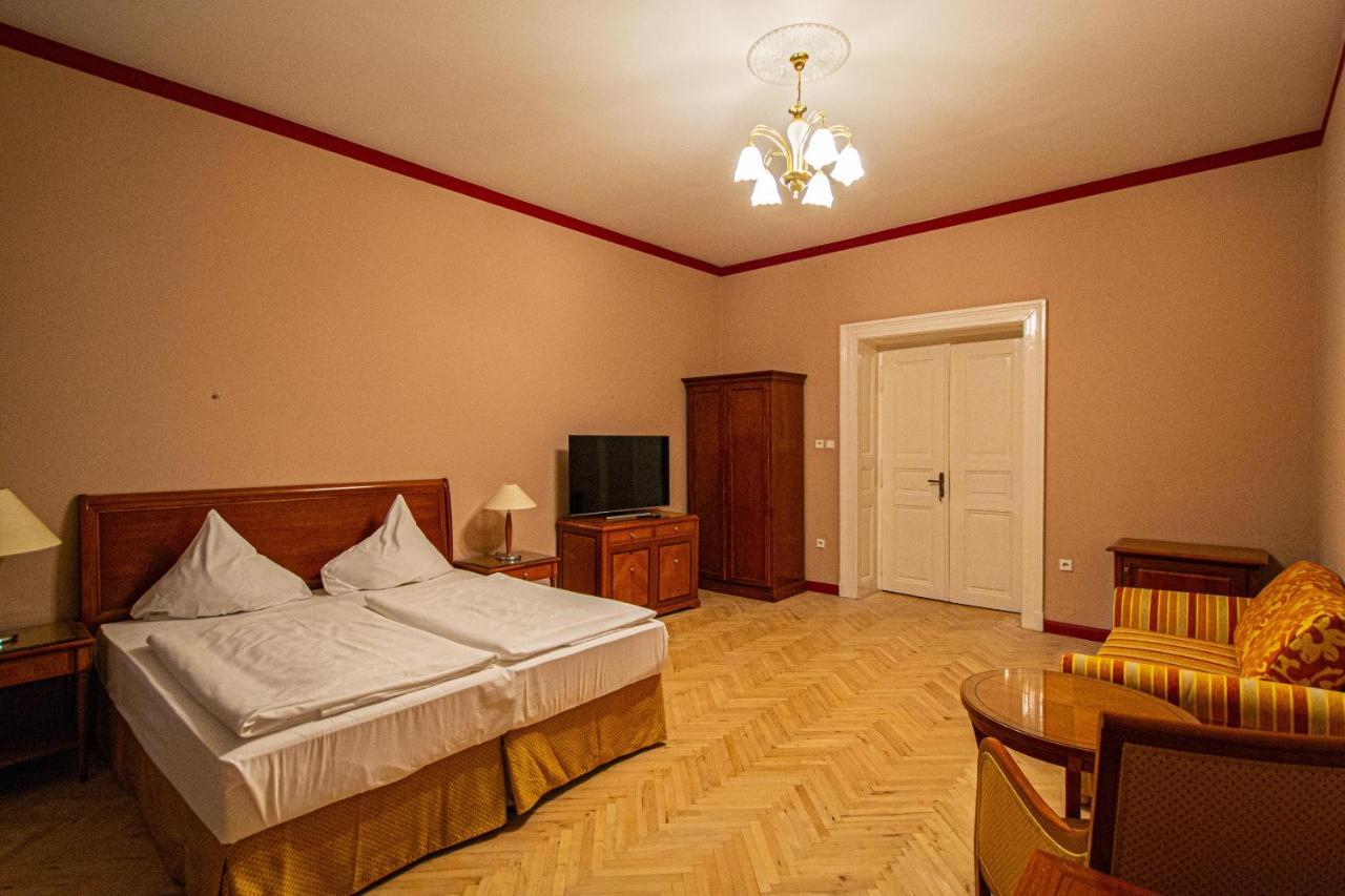 4 Bedrooms 130M2 Apartment At The Main City Square Prague Luaran gambar
