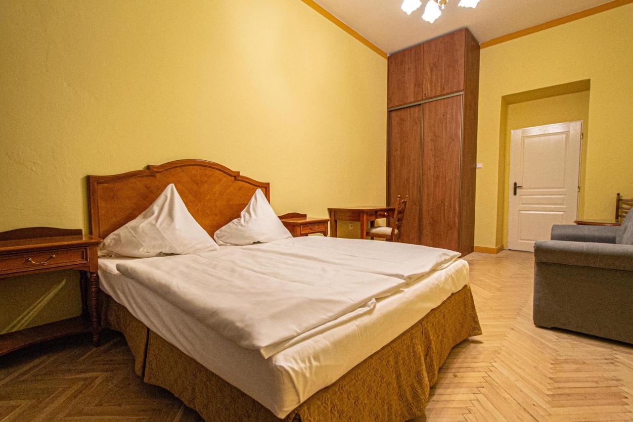 4 Bedrooms 130M2 Apartment At The Main City Square Prague Luaran gambar