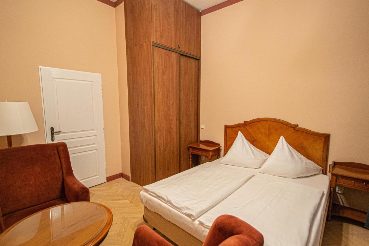 4 Bedrooms 130M2 Apartment At The Main City Square Prague Luaran gambar
