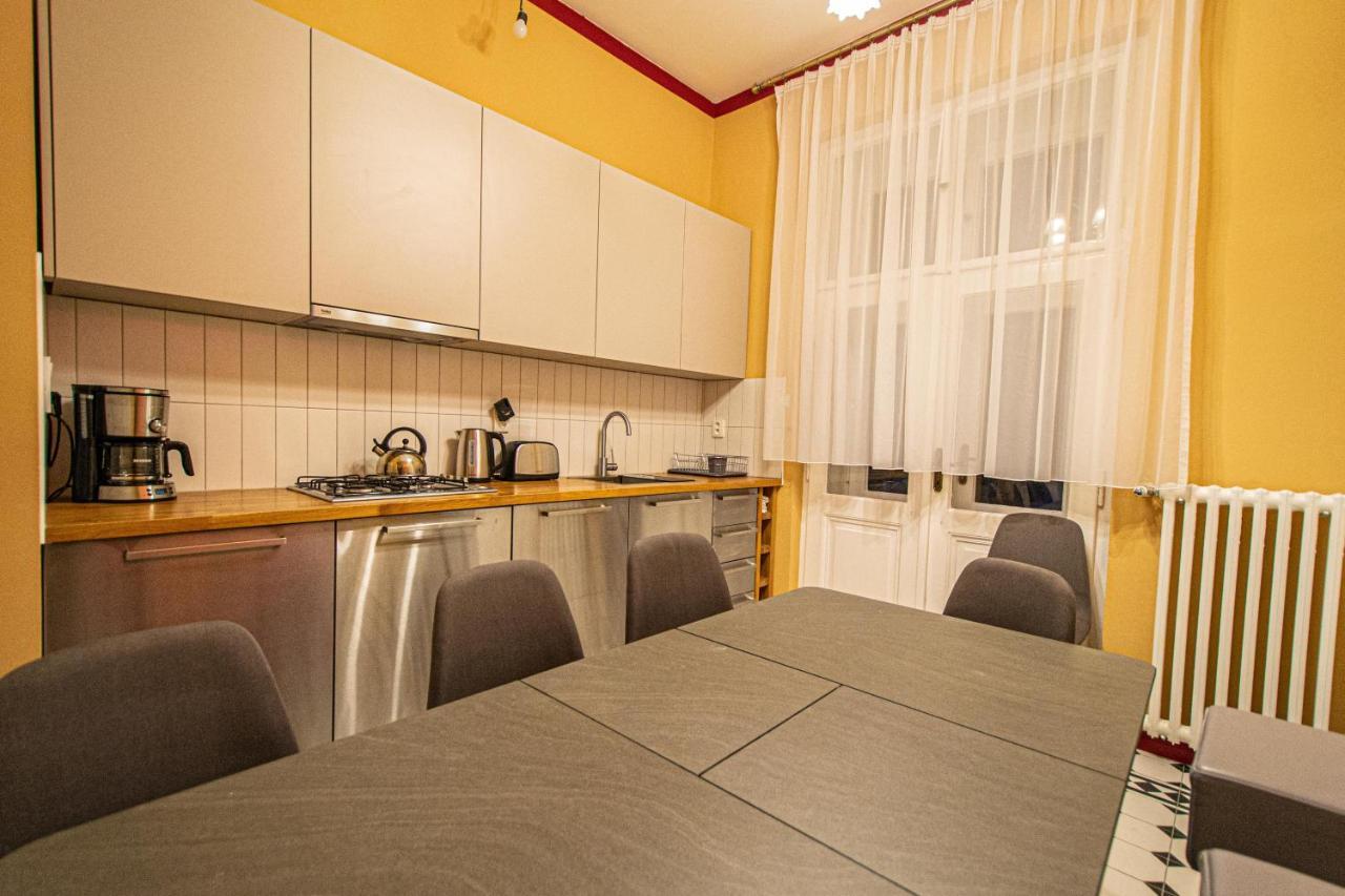 4 Bedrooms 130M2 Apartment At The Main City Square Prague Luaran gambar