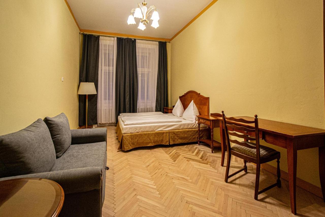 4 Bedrooms 130M2 Apartment At The Main City Square Prague Luaran gambar