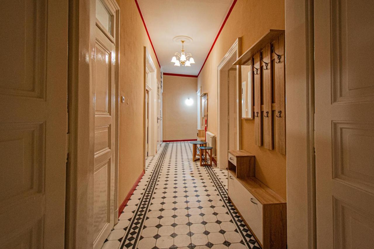 4 Bedrooms 130M2 Apartment At The Main City Square Prague Luaran gambar
